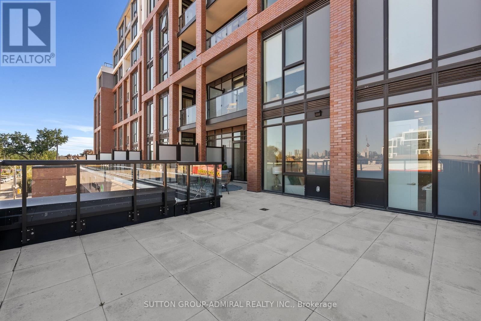 #224 858 DUPONT STREET - 26