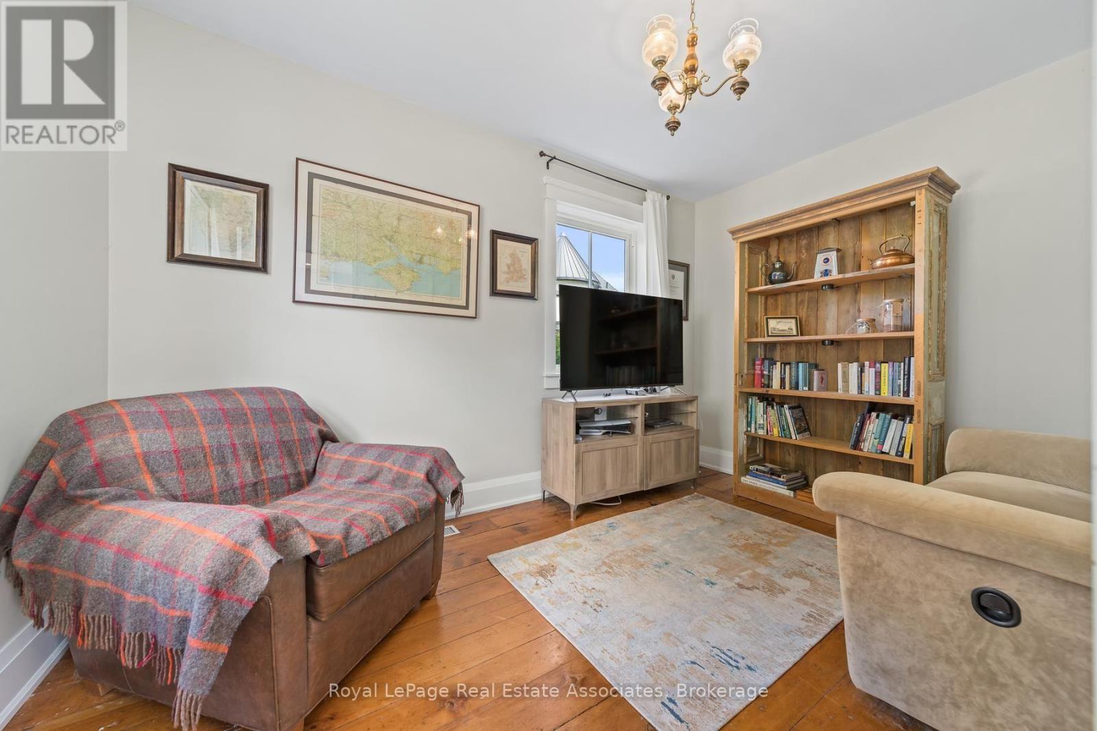 16 WILDWOOD ROAD - 18