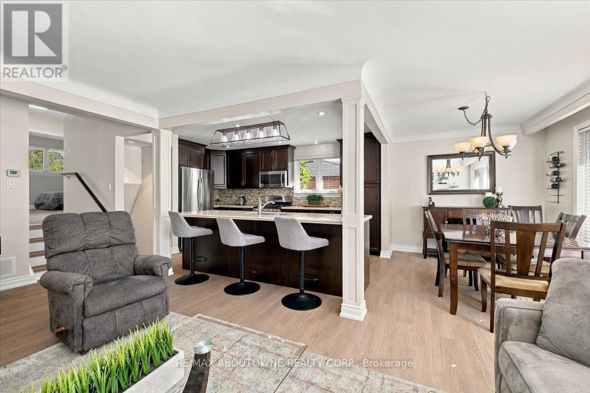 2408 HEREFORD CRESCENT - 11