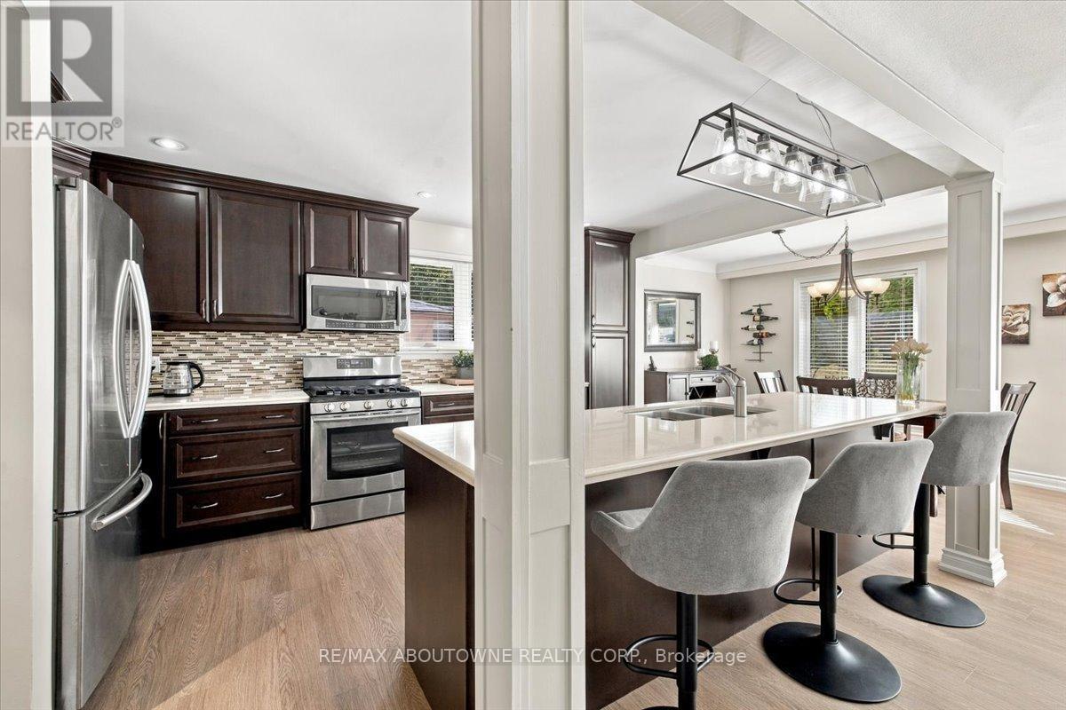 2408 HEREFORD CRESCENT - 12