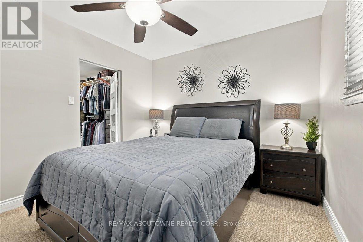 2408 HEREFORD CRESCENT - 18