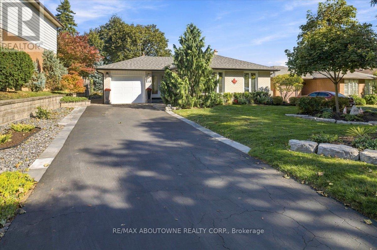 Photo of 2408 HEREFORD CRESCENT