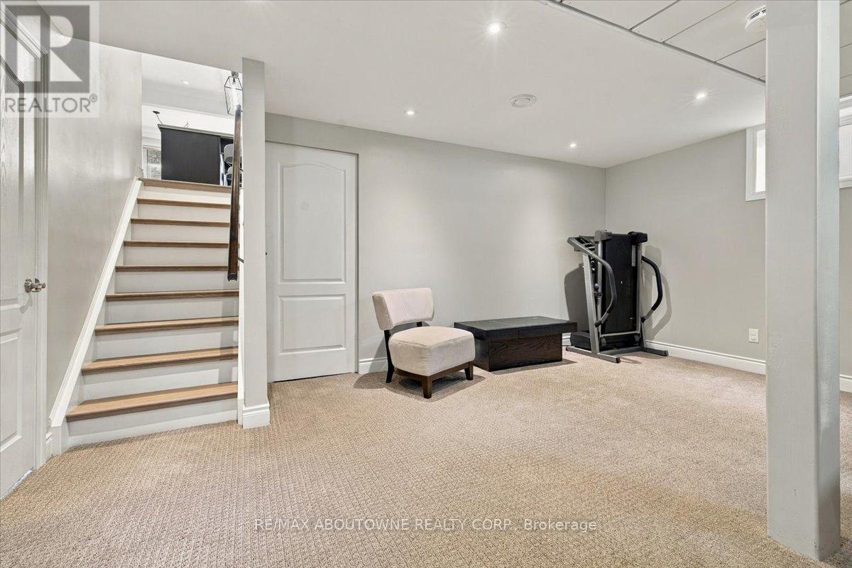 2408 HEREFORD CRESCENT - 25