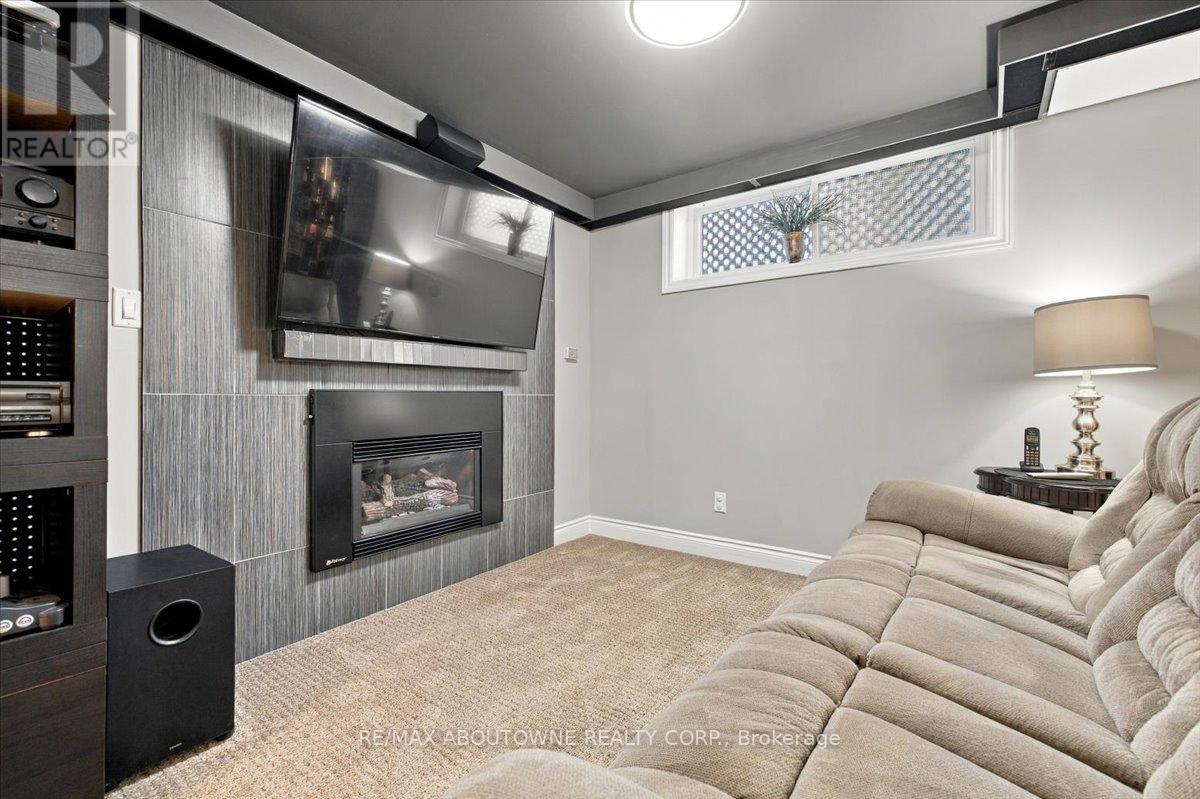 2408 HEREFORD CRESCENT - Image 28