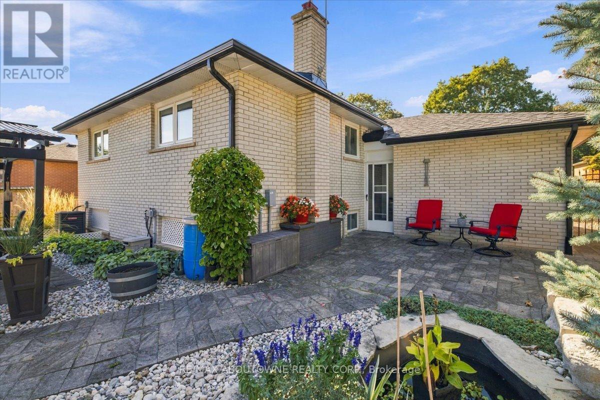 2408 HEREFORD CRESCENT - 31