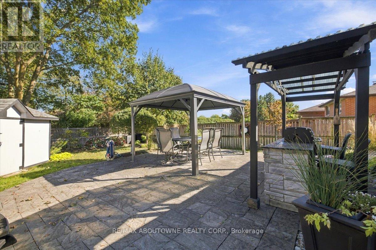 2408 HEREFORD CRESCENT - Image 36