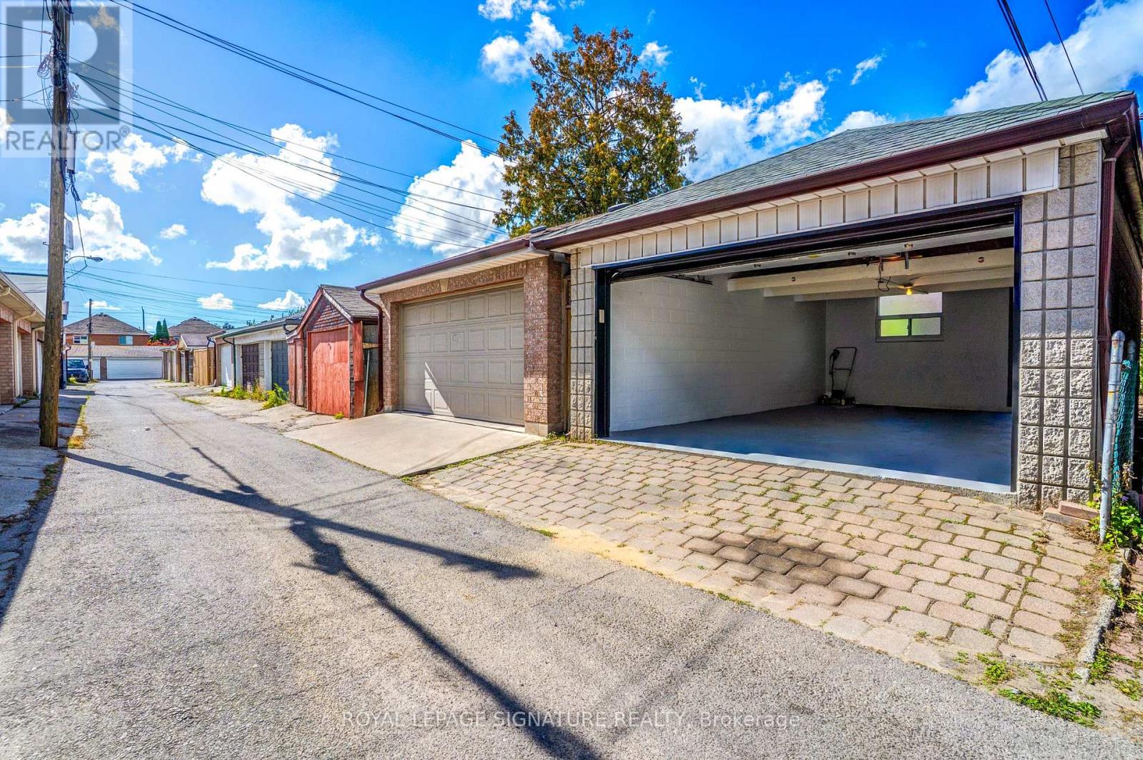 105 EARLSCOURT AVENUE - 21