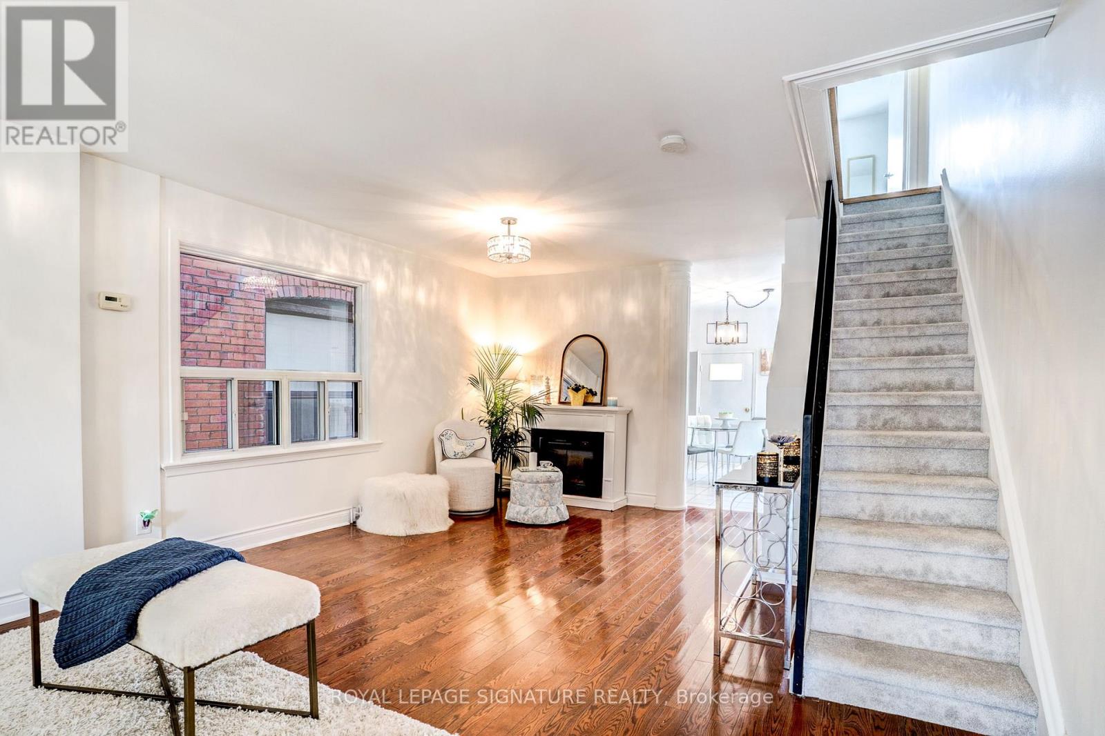 Photo of 105 EARLSCOURT AVENUE