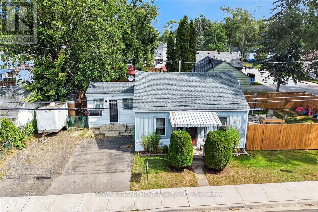 82 Division Street, Brantford, ON photo 35