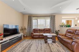 74 Breezy Bend, Steinbach, MB R5G0C4 Photo 12