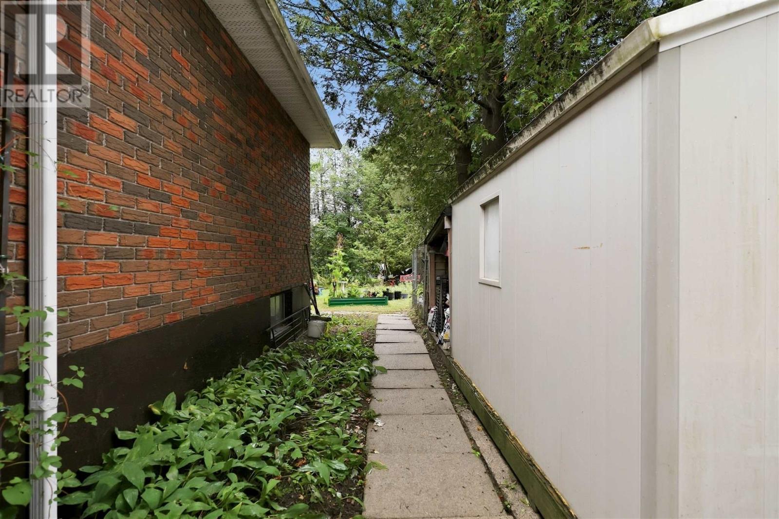 19 Illinois AVE - 37