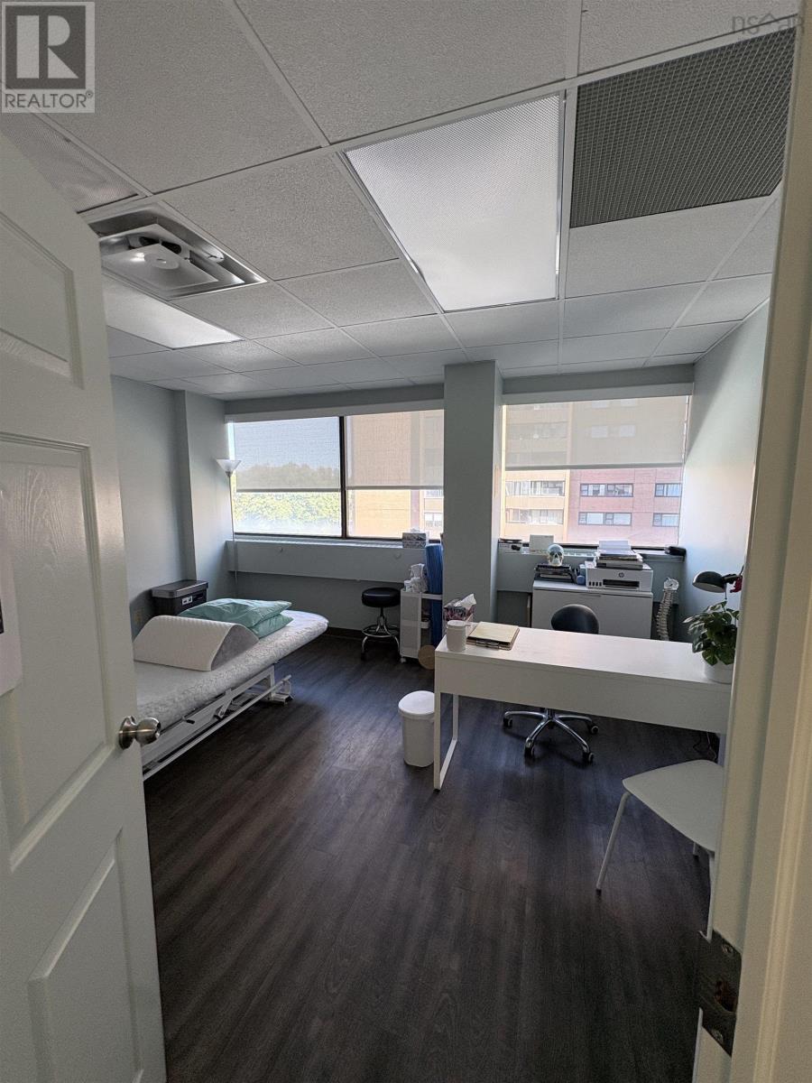 570 5991 Spring Garden Road, Halifax