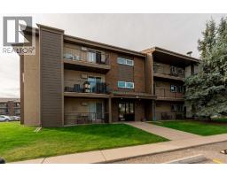 310, 405 Columbia Boulevard W - photo 2