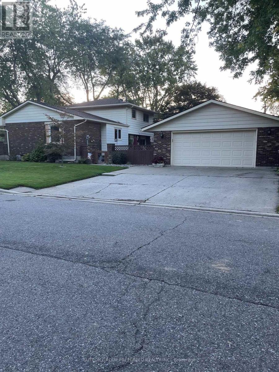 20 CEDARWOODS CRESCENT - 30