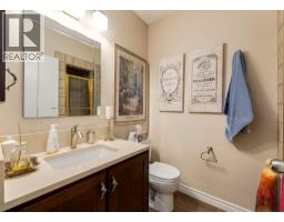 4pc Bathroom - 492 Silvergrove Gardens Nw, Calgary, AB T3B4S8 Photo 15