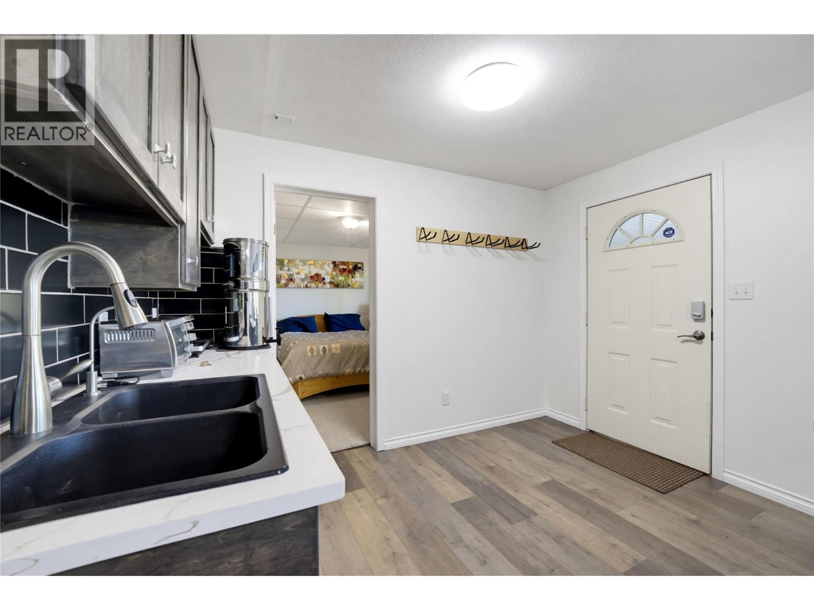 1681 18 Avenue SE - 48