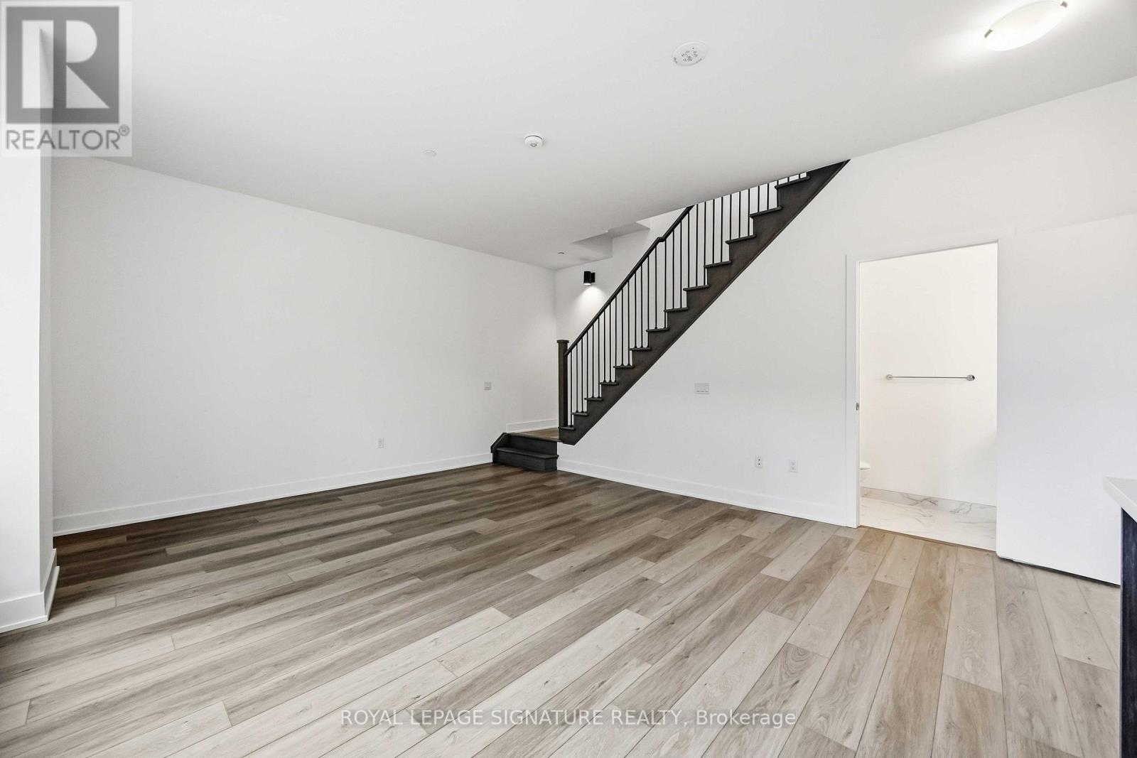 Photo of 102 - 2 TEAGARDEN COURT N