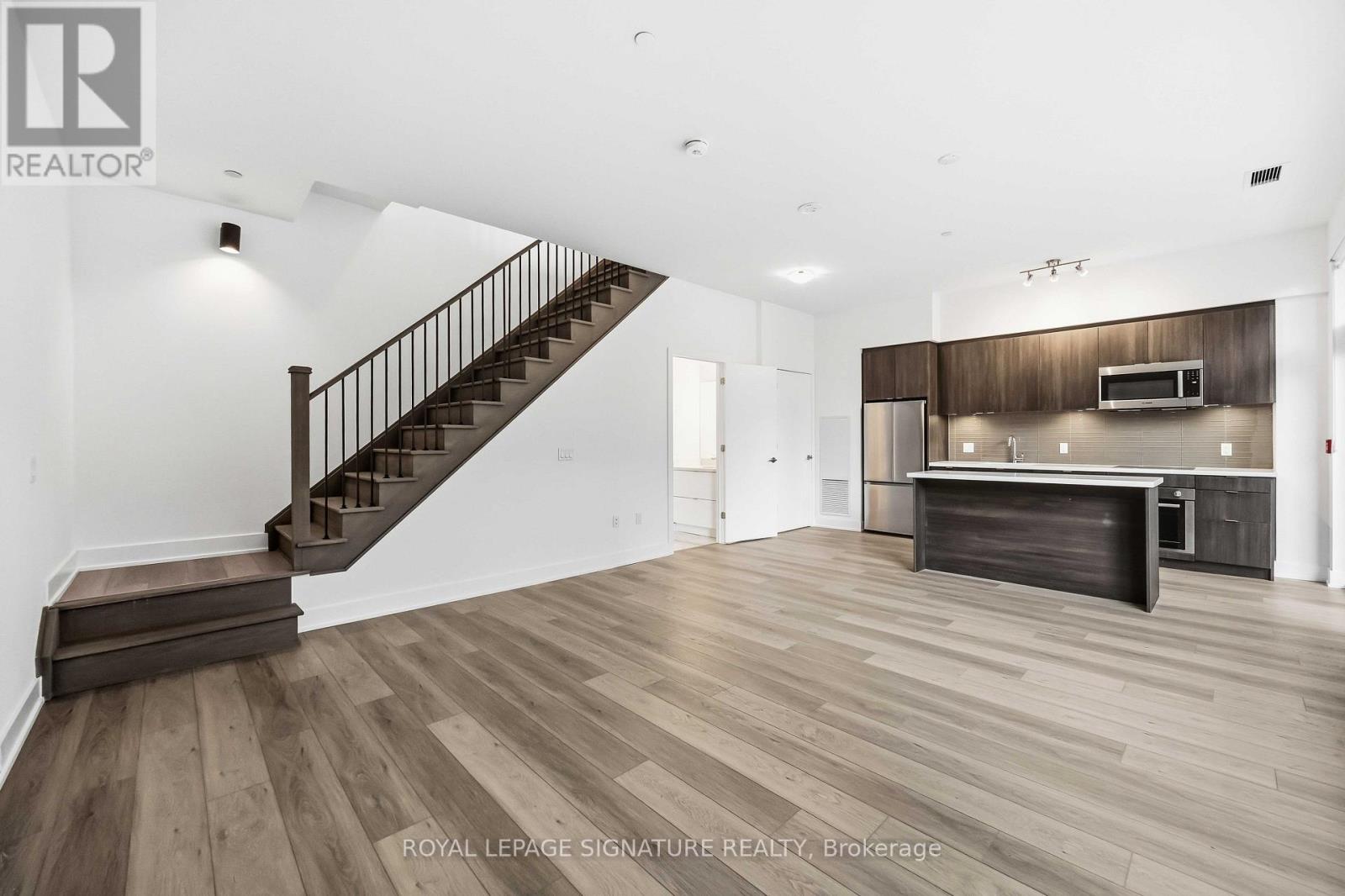 Photo of 102 - 2 TEAGARDEN COURT N