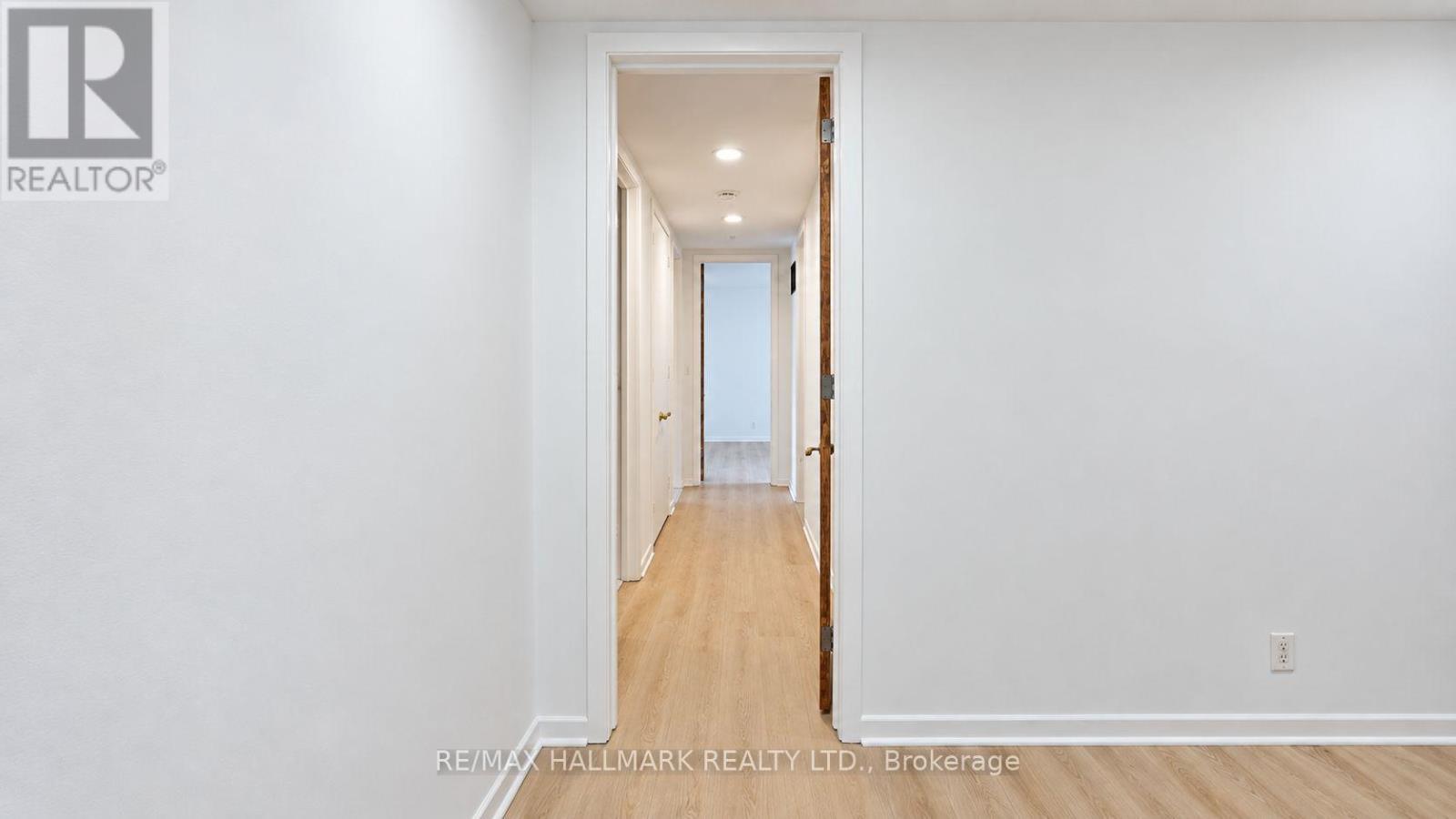 16 Royal Oak Drive — photo 27