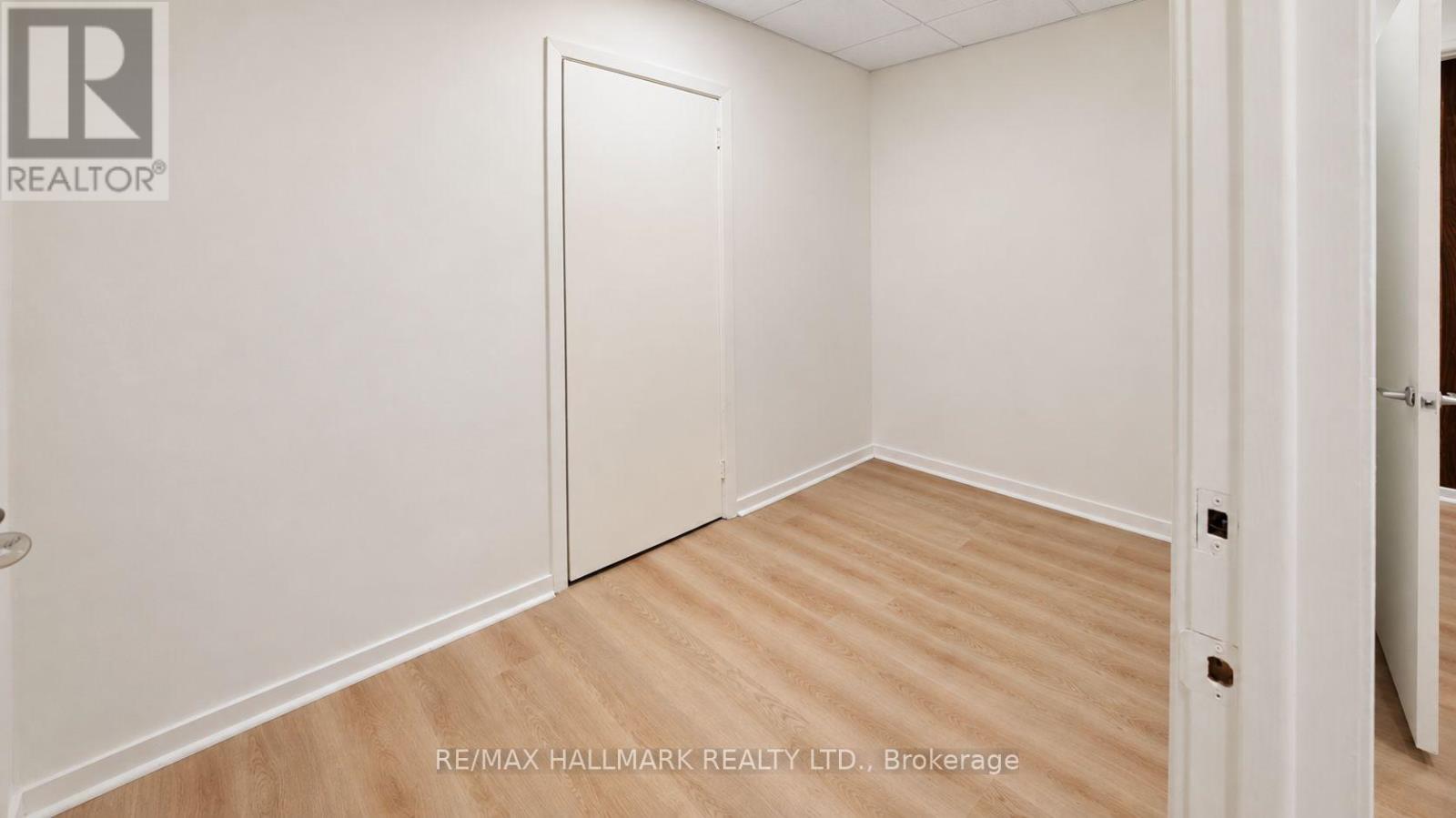 16 Royal Oak Drive — photo 34