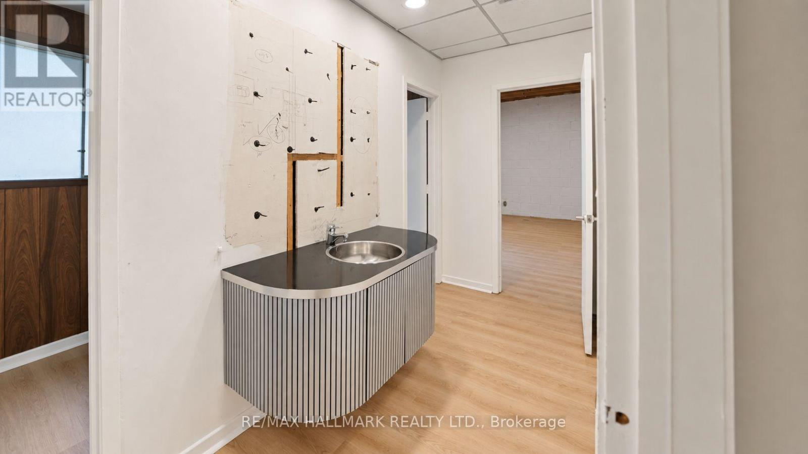 16 Royal Oak Drive — photo 36