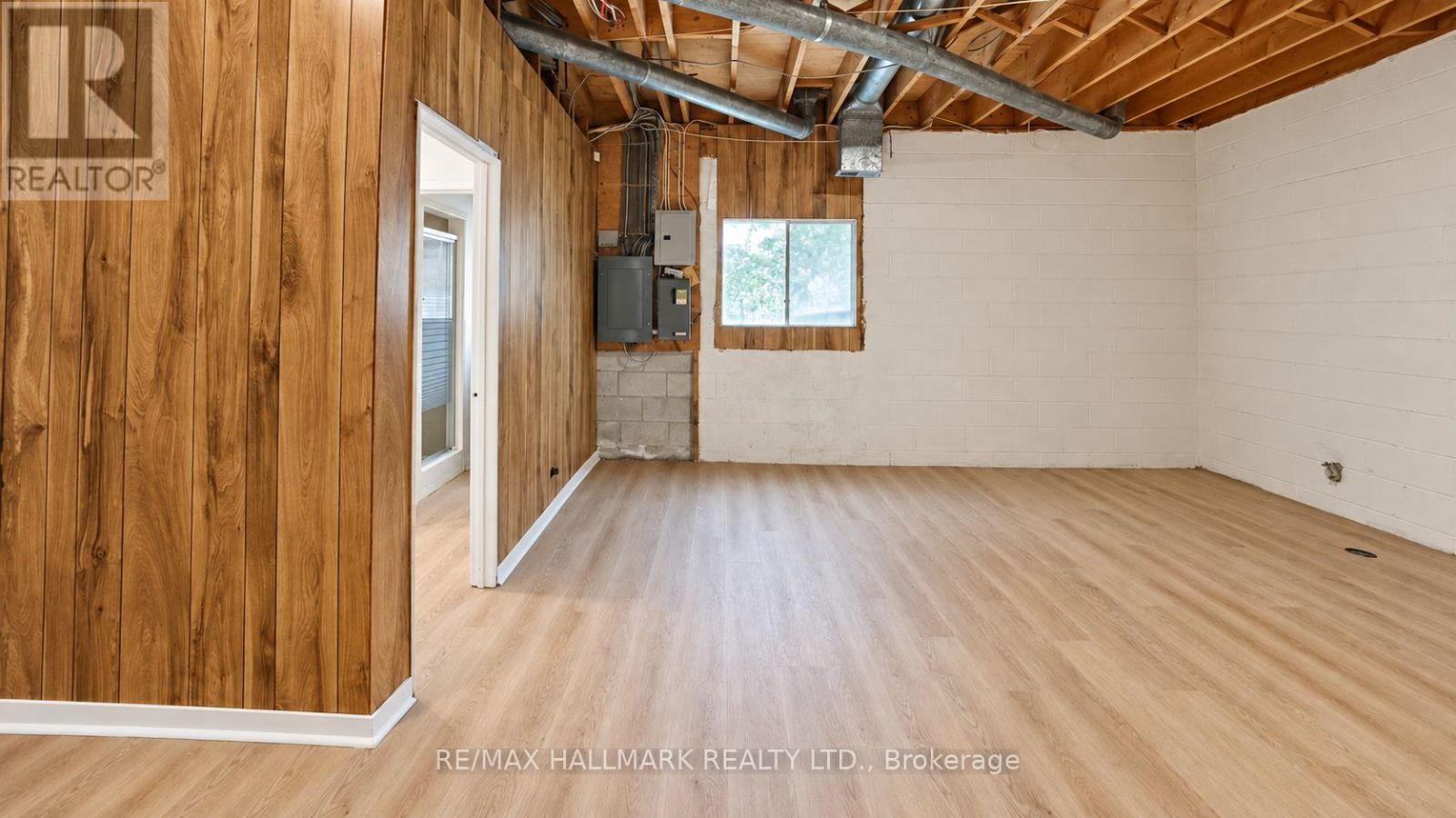 16 Royal Oak Drive — photo 37