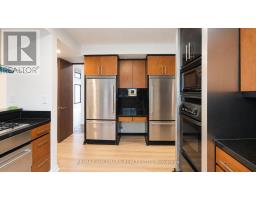16 Royal Oak Drive, Toronto, ON M3C2M2 Photo 11