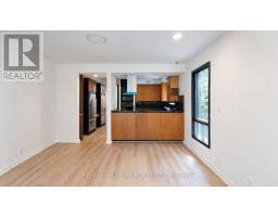 16 Royal Oak Drive, Toronto, ON M3C2M2 Photo 12