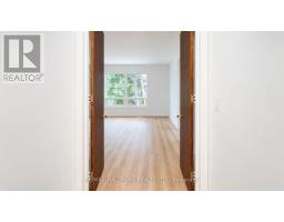 16 Royal Oak Drive, Toronto, ON M3C2M2 Photo 13