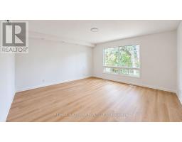 16 Royal Oak Drive, Toronto, ON M3C2M2 Photo 14