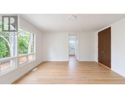16 Royal Oak Drive, Toronto, ON M3C2M2 Photo 15