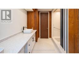 16 Royal Oak Drive, Toronto, ON M3C2M2 Photo 23