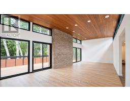 16 Royal Oak Drive, Toronto, ON M3C2M2 Photo 6