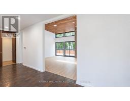 16 Royal Oak Drive, Toronto, ON M3C2M2 Photo 8