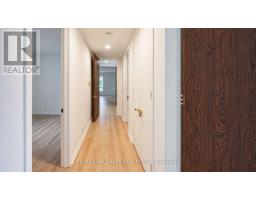 16 Royal Oak Drive, Toronto, ON M3C2M2 Photo 9