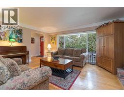 Entrance - 3960 Cumberland Rd, Saanich, BC V8P3J8 Photo 8