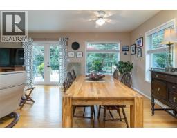 Family room - 3960 Cumberland Rd, Saanich, BC V8P3J8 Photo 12