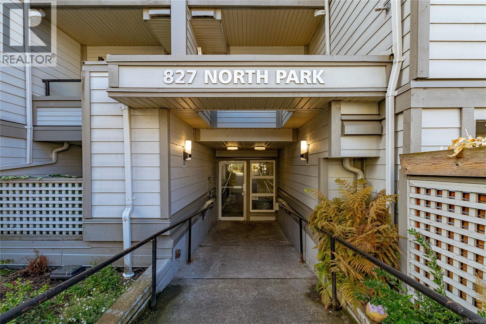 #101 827 North Park St - 7