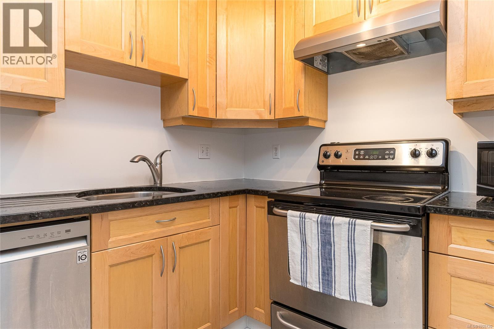 #101 827 North Park St - 11