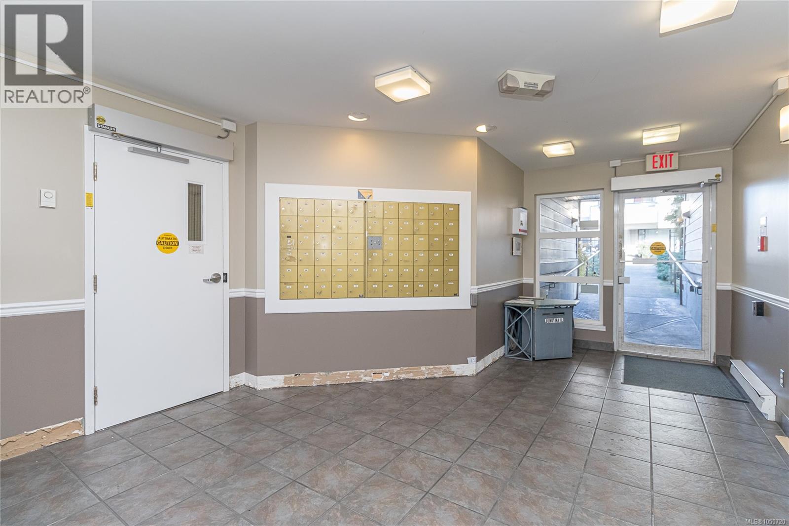 #101 827 North Park St - 8