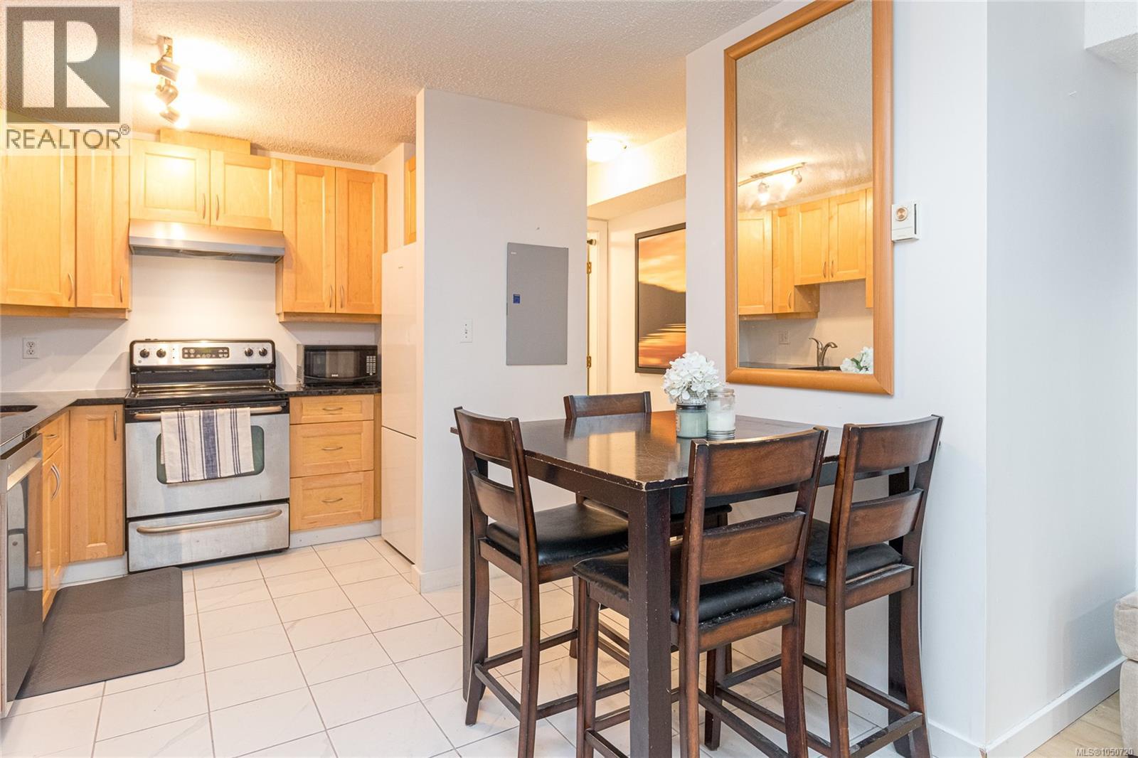 #101 827 North Park St - 13
