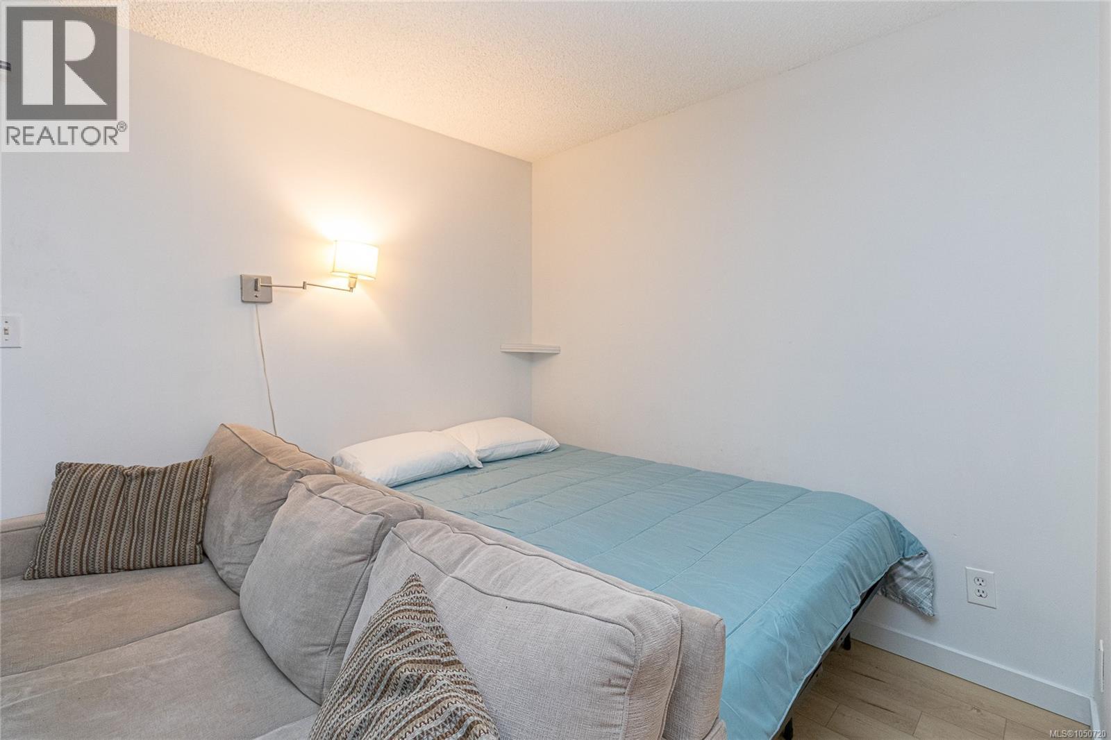 #101 827 North Park St - 20