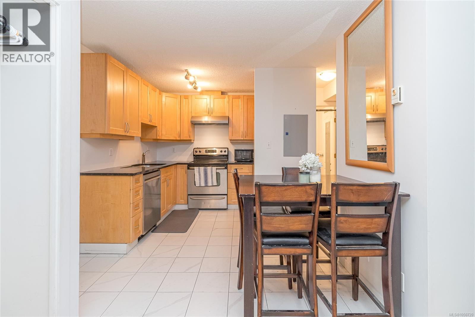#101 827 North Park St - 12