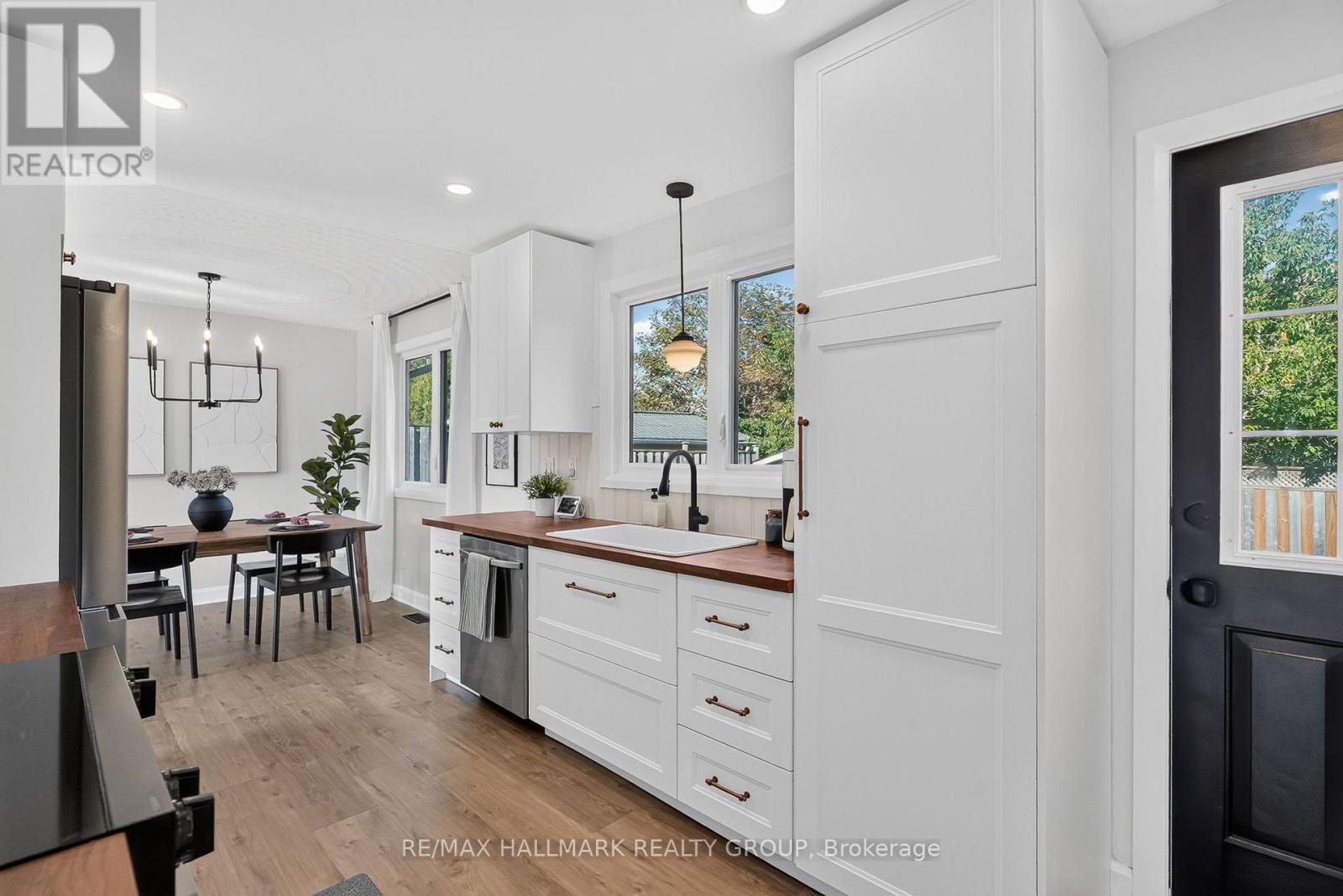 181 WELLINGTON STREET - 14