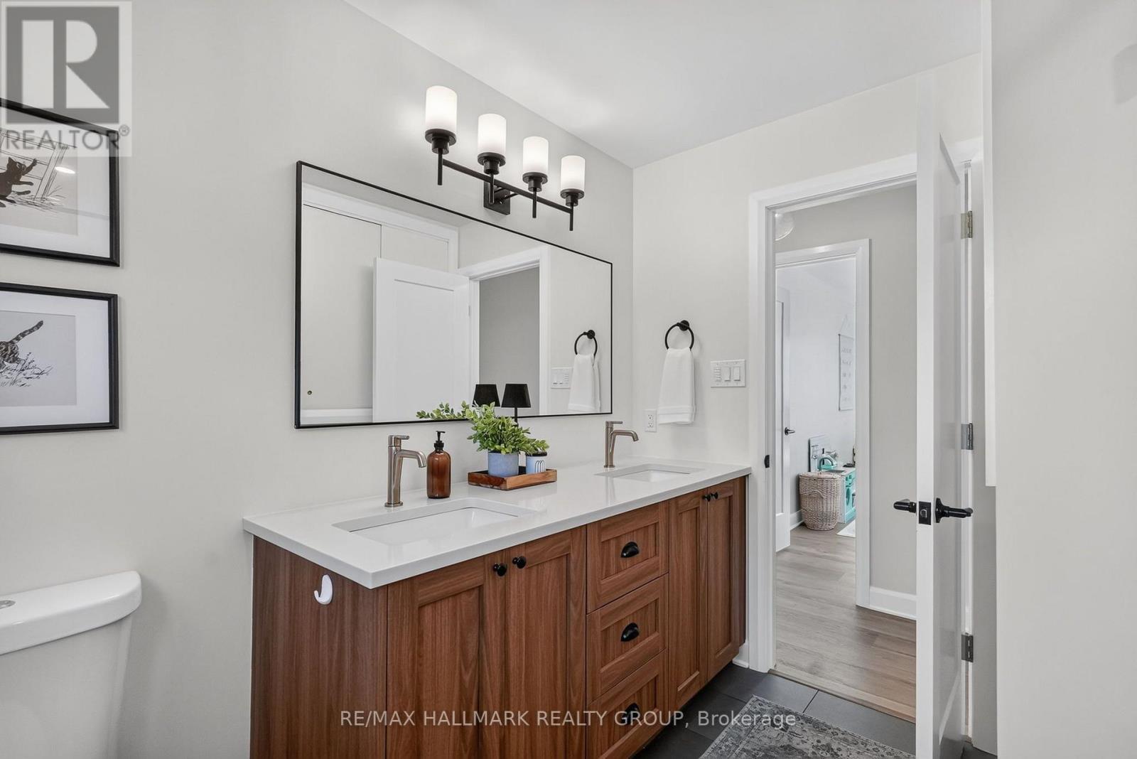 181 WELLINGTON STREET - 26
