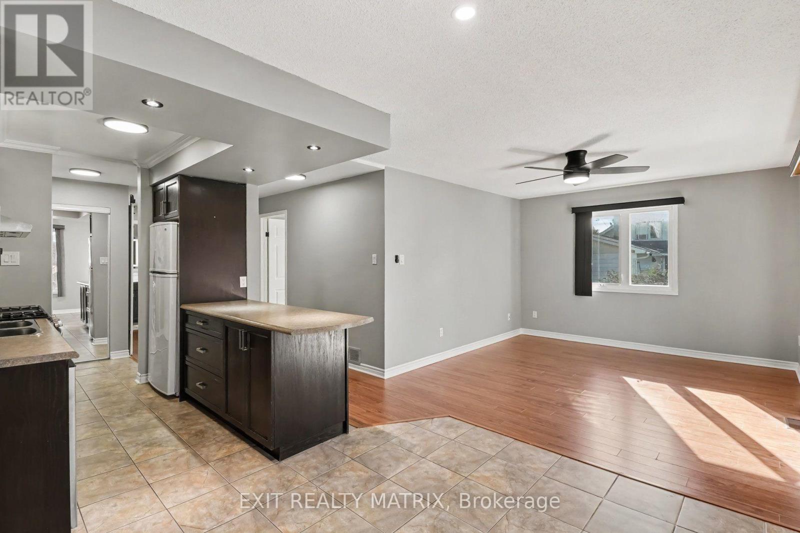 #100A 902 NOTRE DAME STREET - 4