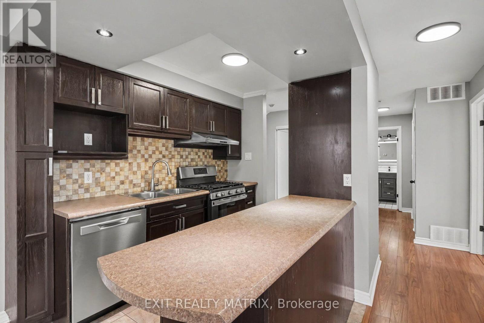 #100A 902 NOTRE DAME STREET - 5