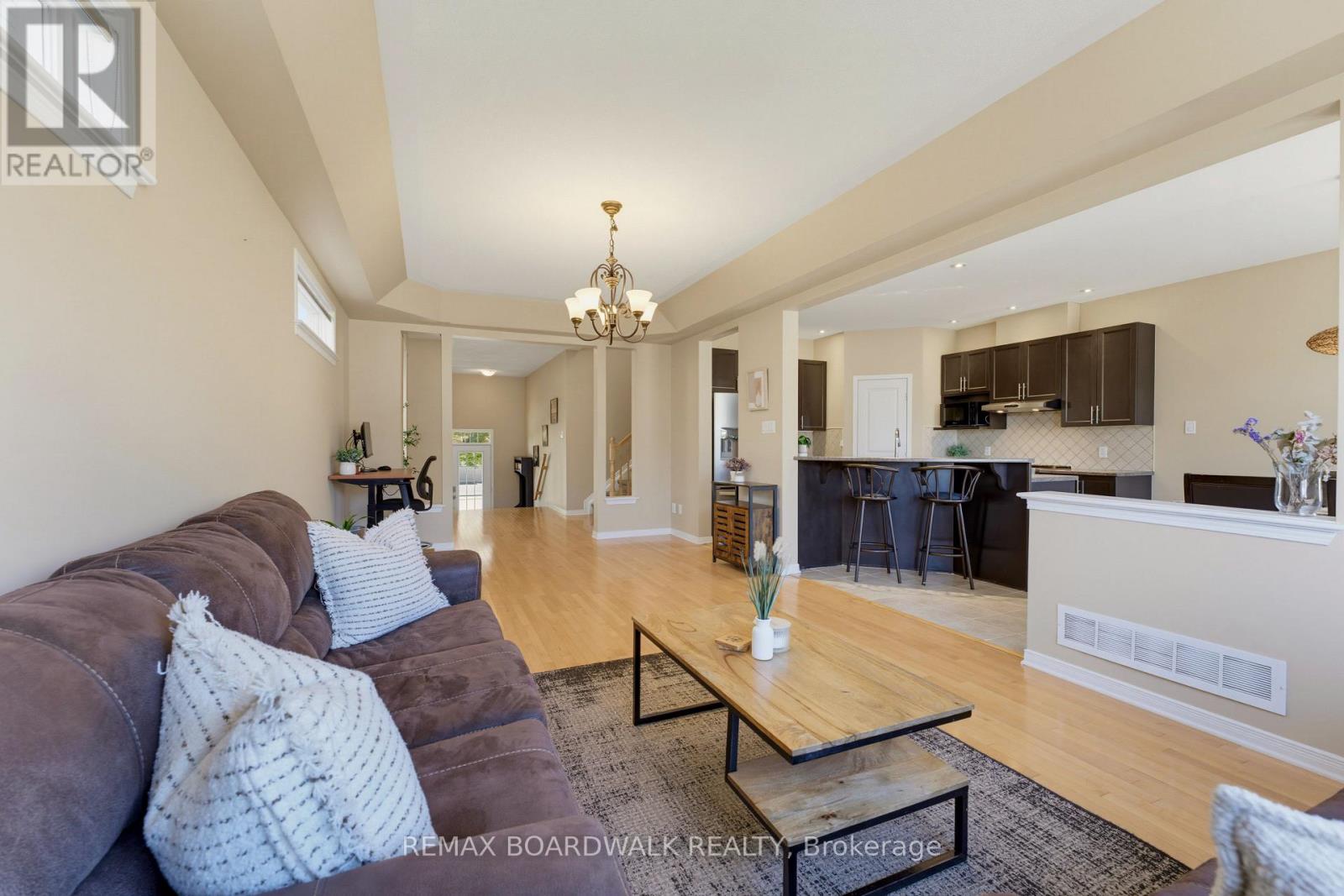 210 BROXBURN CRESCENT, Ottawa — photo 11