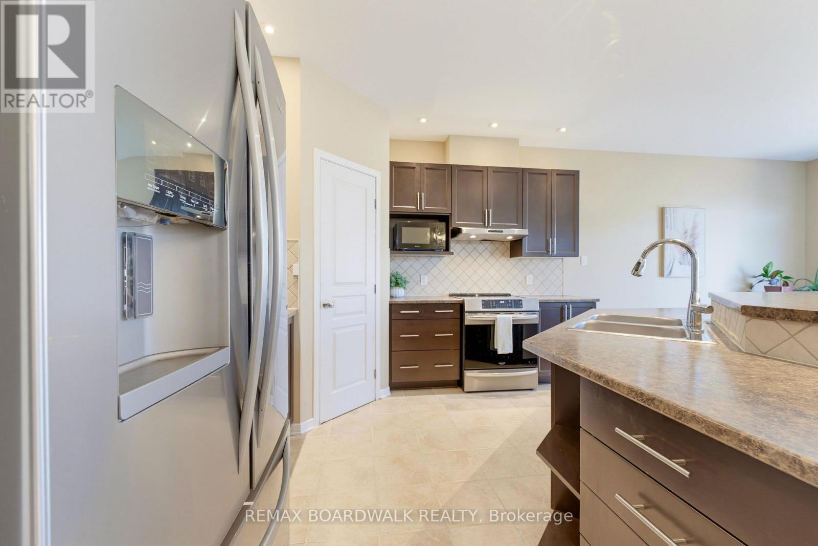 210 BROXBURN CRESCENT - Image 16
