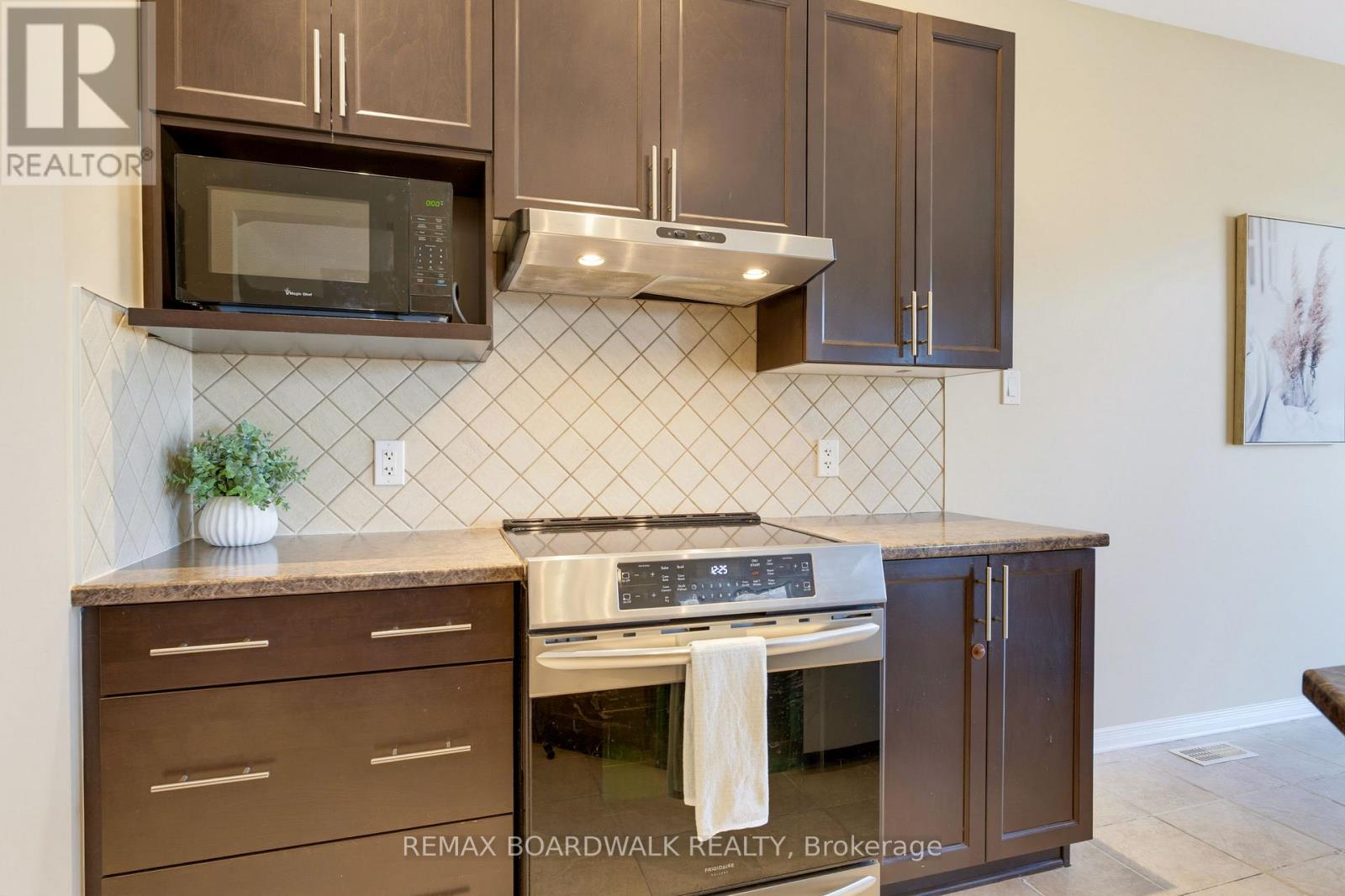 210 BROXBURN CRESCENT - Image 19